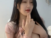 超美又清純很愛笑的美少女下海直播